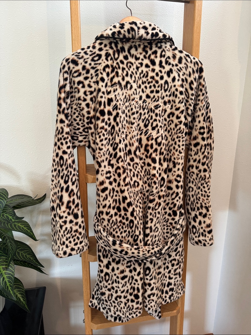 Victoria’s Secret M/L Leopard Print Plush Wrap Robe Cozy Winter Fleece - Picture 2 of 10